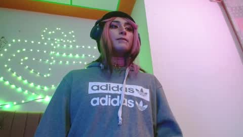 reiv_femboy online show from 5, 4, 2026