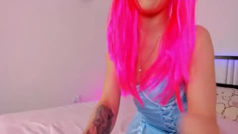 Snapshot of relaxi_g1rl chatting on 19, 6, 2026 Elly online show from 19, 6, 2026