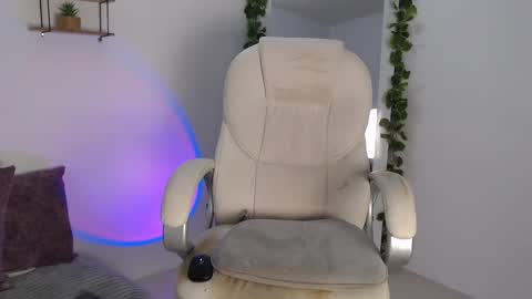 Erika online show from 5, 12, 2024