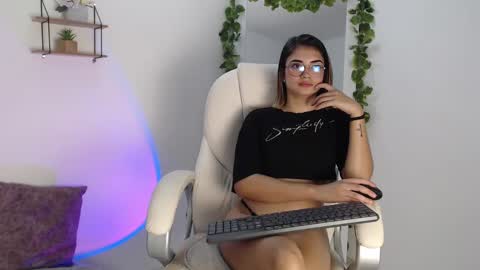 Erika online show from 8, 12, 2024