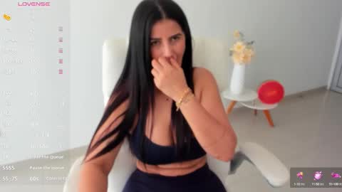 Snapshot of renata_t_ chatting on 17, 10, 2025 RENATA online show from 17, 10, 2025