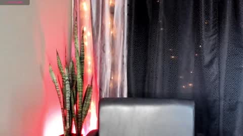 Snapshot of renatawilsom chatting on 4, 1, 2025 renatawilsom online show from 4, 1, 2025