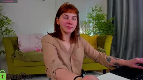 Snapshot of rene_shine chatting on 14, 11, 2025 rene_shine online show from 14, 11, 2025