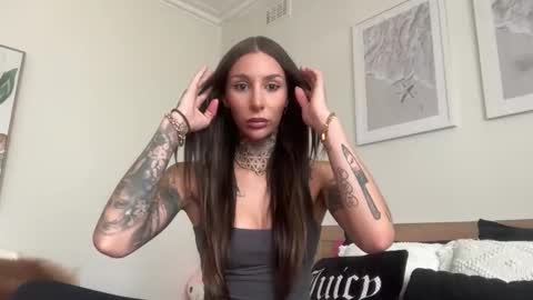 Snapshot of reneeafterdark chatting on 23, 10, 2025 Renee x online show from 23, 10, 2025