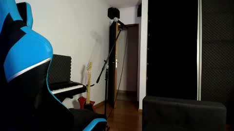 Snapshot of renzorrock chatting on 24, 12, 2024 Rock Star online show from 24, 12, 2024