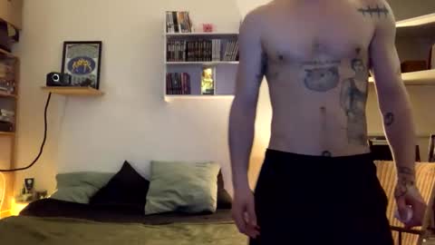 Snapshot of restro911 chatting on 5, 4, 2026 Lo online show from 5, 4, 2026