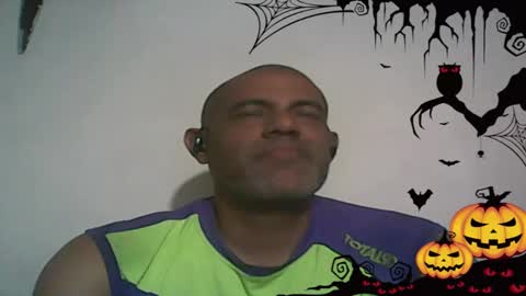 Snapshot of retlam37 chatting on 29, 10, 2025 Walter online show from 29, 10, 2025