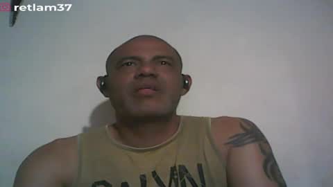 Snapshot of retlam37 chatting on 25, 11, 2025 Walter online show from 25, 11, 2025