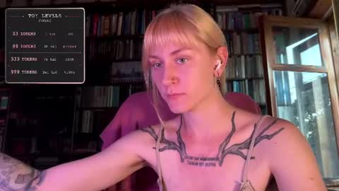 Snapshot of retromarie chatting on 10, 7, 2026 Rie online show from 10, 7, 2026