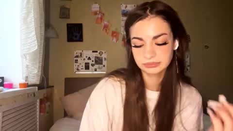 Snapshot of rhiannonmuccigrosso chatting on 13, 11, 2025 Anna online show from 13, 11, 2025