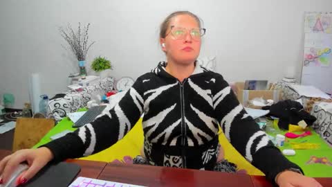 Anna - not anna - right Anna  online show from 10, 11, 2025