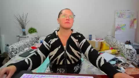 Anna - not anna - right Anna  online show from 15, 12, 2025