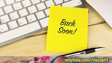 RileyComely online show from 9, 1, 2025