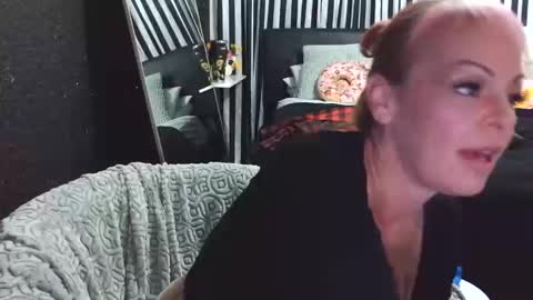 Snapshot of rileyraerhoads chatting on 17, 10, 2025 rileyraerhoads online show from 17, 10, 2025