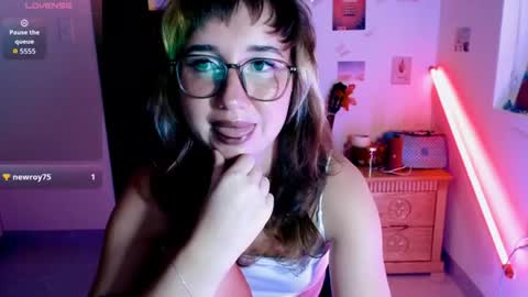 Snapshot of riri_rich chatting on 7, 8, 2026 Rita online show from 7, 8, 2026