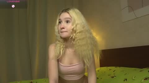 Snapshot of risingdawnn chatting on 30, 1, 2025 Flora online show from 30, 1, 2025