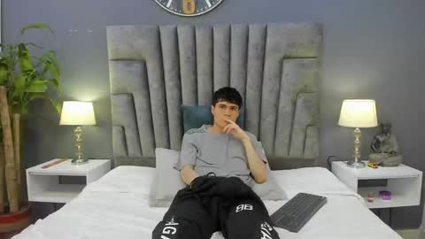 Roan Birkin online show from 5, 2, 2025