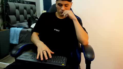 Roan Birkin online show from 9, 11, 2025