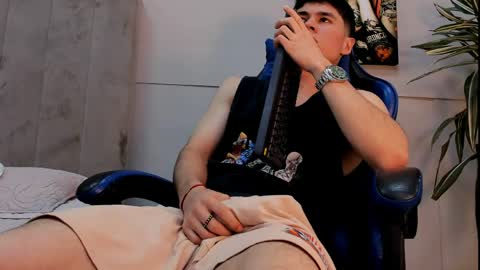 Snapshot of roan_birkin chatting on 8, 6, 2026 Roan Birkin online show from 8, 6, 2026