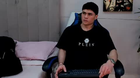 Snapshot of roan_birkin chatting on 14, 6, 2026 Roan Birkin online show from 14, 6, 2026