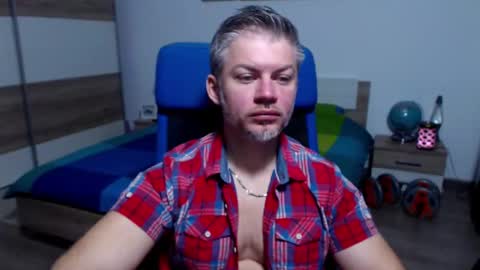 Snapshot of robbyshawz chatting on 8, 10, 2025 robbyshawz online show from 8, 10, 2025