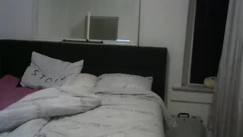 Snapshot of rober10000 chatting on 9, 11, 2025 rober10000 online show from 9, 11, 2025