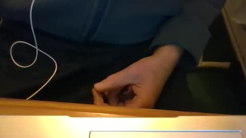 Snapshot of robjh1273 chatting on 5, 12, 2025 Roger online show from 5, 12, 2025