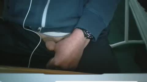 Snapshot of robjh1273 chatting on 7, 5, 2026 Roger online show from 7, 5, 2026