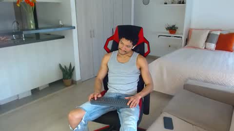 Snapshot of roby_millerr chatting on 6, 2, 2025 roby_millerr online show from 6, 2, 2025