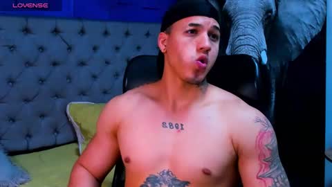 Snapshot of rocco_santos chatting on 11, 10, 2025 rocco_santos online show from 11, 10, 2025