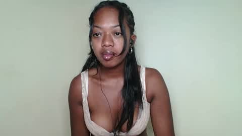 Snapshot of rochellinah chatting on 12, 5, 2026 rochellinah online show from 12, 5, 2026