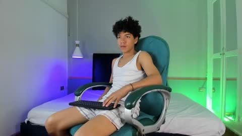 Snapshot of rodney_styles chatting on 8, 3, 2025 Rodney Styles online show from 8, 3, 2025