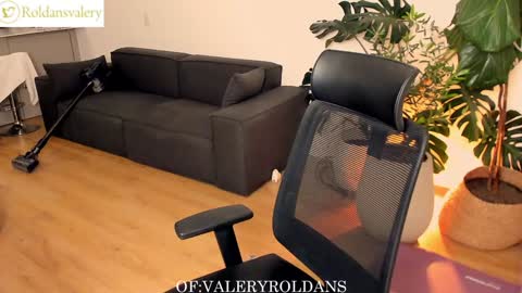 Snapshot of roldansvalery chatting on 6, 2, 2025 Valery Roldans online show from 6, 2, 2025