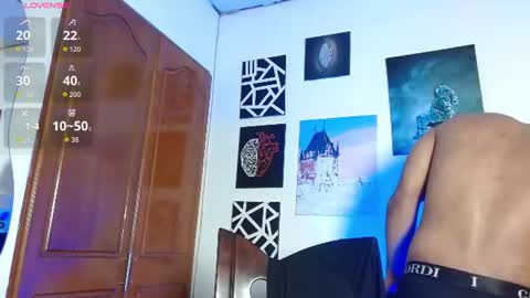 Snapshot of romanpearce_ chatting on 1, 7, 2026 Roman online show from 1, 7, 2026