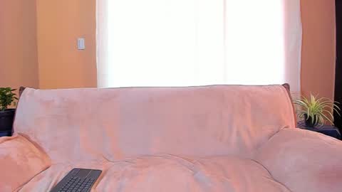 Is A Belle online show from 28, 1, 2025