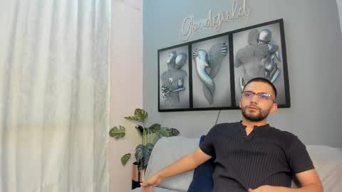 Snapshot of romeo__bossi chatting on 3, 3, 2026 Romeo Bossi online show from 3, 3, 2026