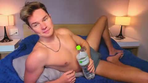Snapshot of romeosilver chatting on 4, 7, 2026 Romeo online show from 4, 7, 2026