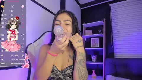 Snapshot of romyvega_ chatting on 11, 1, 2025 Romy Vega online show from 11, 1, 2025