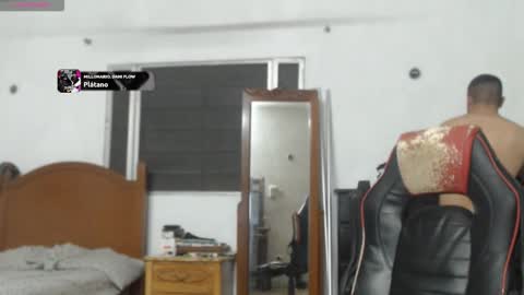 Snapshot of ronnie_dravenn chatting on 24, 2, 2026 online 10pm-1am online show from 24, 2, 2026