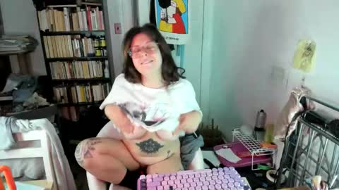 Snapshot of rose257044 chatting on 27, 11, 2025 rose257044 online show from 27, 11, 2025