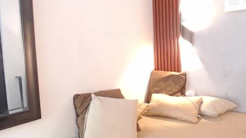 rose_crimson online show from 15, 12, 2025