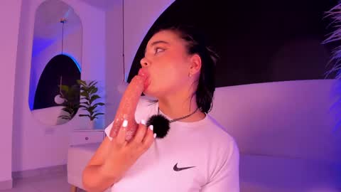 rose_jener06 online show from 16, 4, 2026