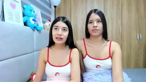 Snapshot of roseandmiah chatting on 19, 6, 2026 Rose y Miah online show from 19, 6, 2026