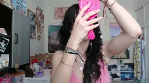 Snapshot of roselynsun chatting on 27, 4, 2026 Rose online show from 27, 4, 2026