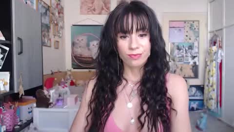 Snapshot of roselynsun chatting on 8, 5, 2026 Rose online show from 8, 5, 2026