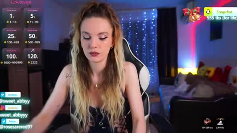 Snapshot of rosesarered97 chatting on 17, 12, 2025 Abbygail online show from 17, 12, 2025