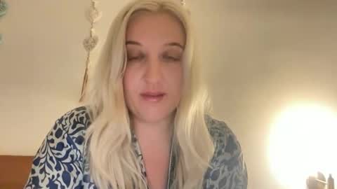 Snapshot of rosewarrenx chatting on 16, 3, 2026 rosewarrenx online show from 16, 3, 2026