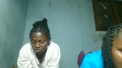 Snapshot of rosia22 chatting on 12, 10, 2025 rosia22 online show from 12, 10, 2025