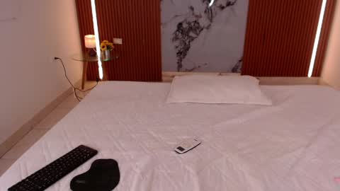 Rossi Hill online show from 5, 4, 2026