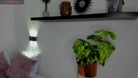 Snapshot of rossie_lanie_ chatting on 10, 1, 2026 rossie_lanie_ online show from 10, 1, 2026